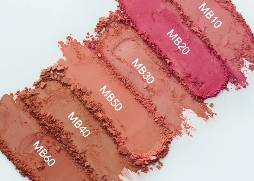 Un toque de color que dura todo el día. ¡Mejillas vibrantes con el Rubor Compacto Mood!