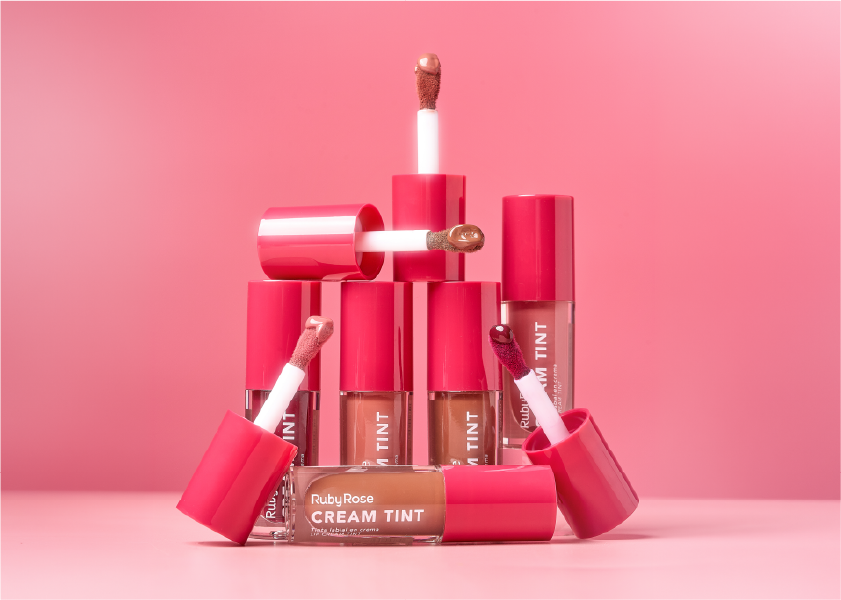 Color intenso y labios hidratados que duran. ¡Descubre la Tinta en Crema Ruby Rose!