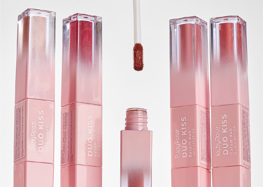Mate o brillante, tú decides. ¡Crea tu look ideal con el Labial Duo Kiss!