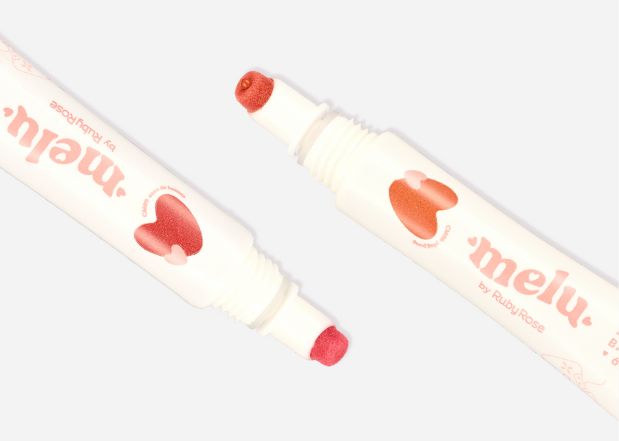 Labios y mejillas en perfecta armonía. ¡Coordina tu look con el Rubor y Labial 2 en 1 de Melu!