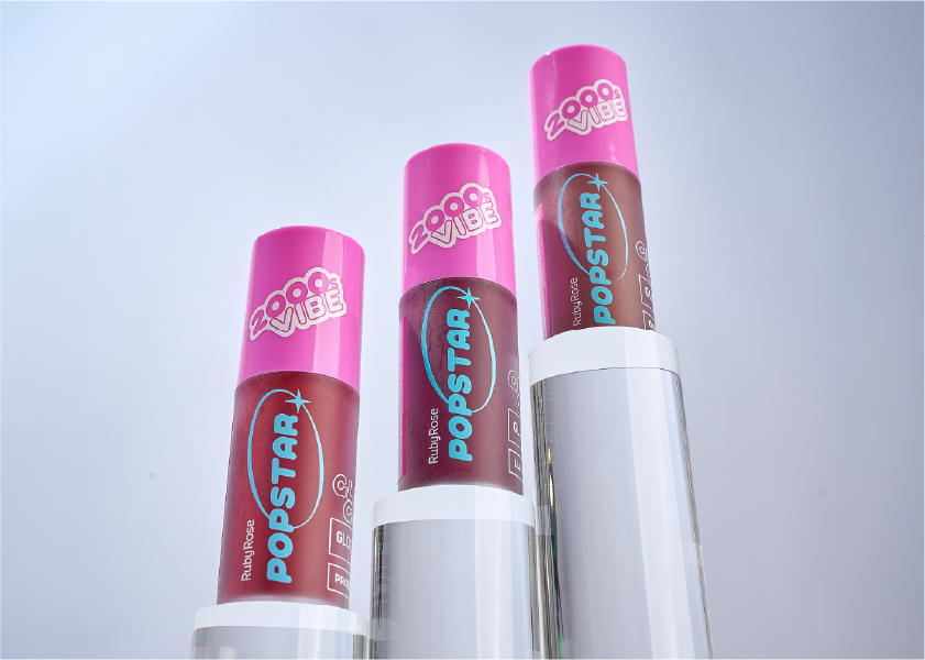 Se fija como tinta, brilla como gloss. ¡Lo mejor de dos mundos con el Gloss Tint Pop Star!