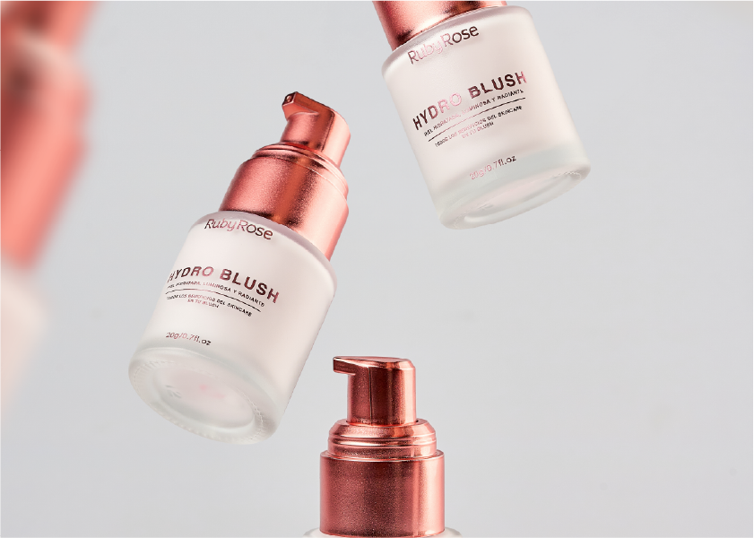 Un toque de color que se activa contigo. ¡Mejillas frescas y radiantes con el Hydro Blush!