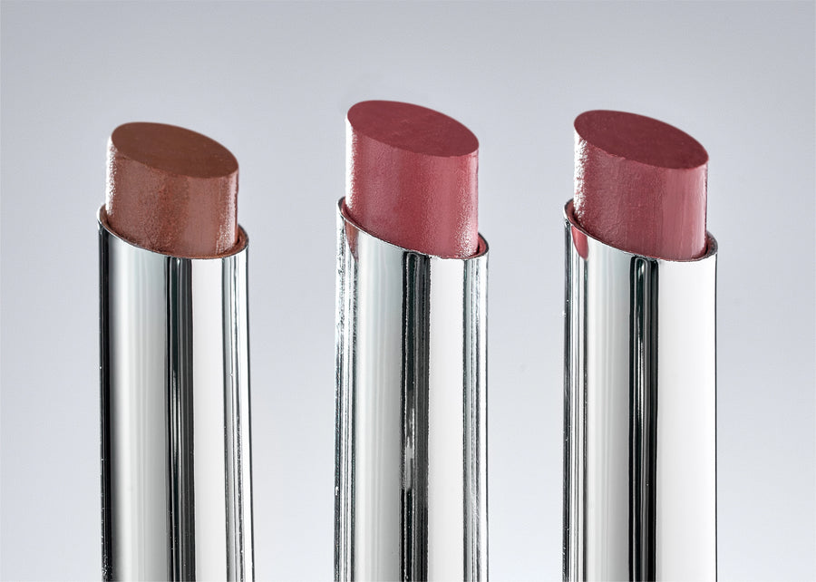 Labios radiantes con un solo clic. ¡Brilla toda la noche con el Lip Balm Blow Girls Night!