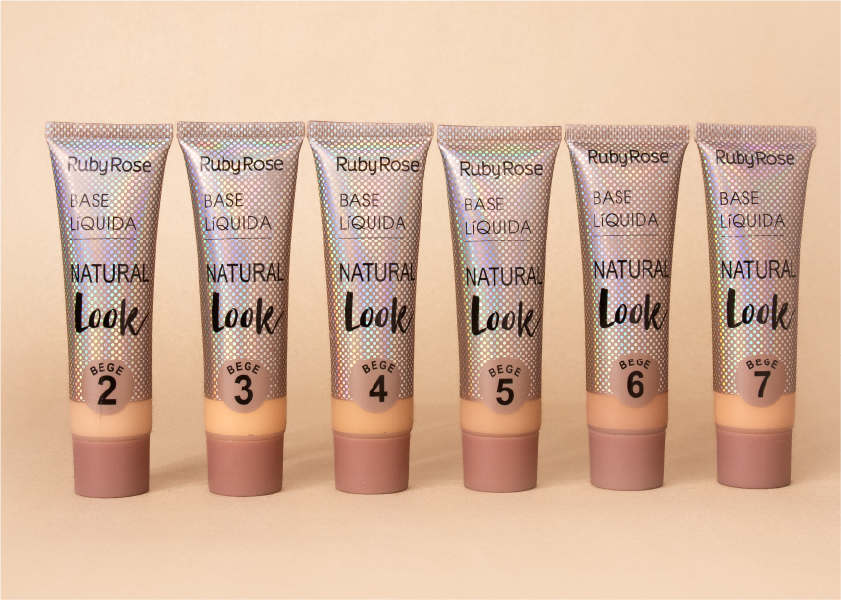Tu piel, pero más uniforme y radiante. ¡Luce un acabado natural con la Base Natural Look!