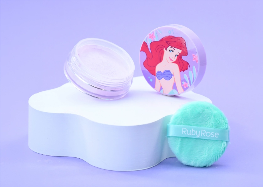 Sella tu maquillaje con el secreto de las sirenas. ¡Piel impecable con el Polvo Suelto de La Sirenita!