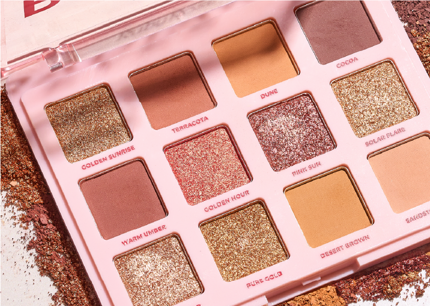 Colores intensos que se mezclan a la perfección. ¡Crea mil looks con la Paleta Radiant Eyes!