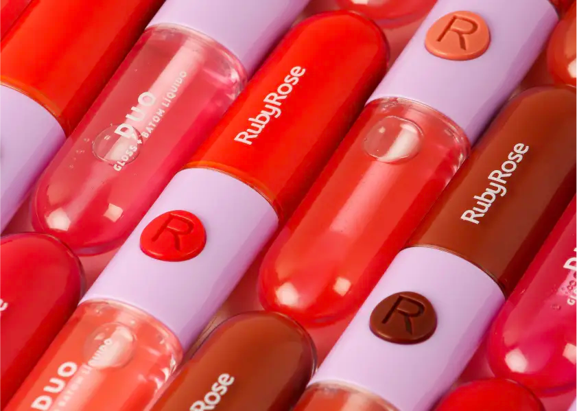 Color vibrante y brillo extremo en un solo producto. ¡Mezcla y combina con el Duo Gloss!