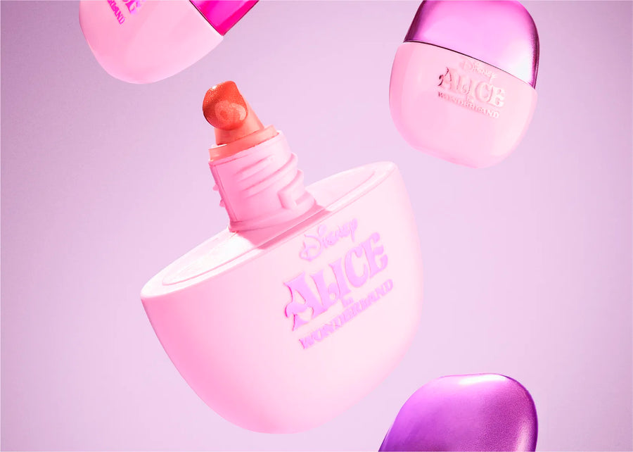 Mejillas románticas con un glow de fantasía. ¡Dale vida a tu rostro con el Rubor Líquido de Alicia!
