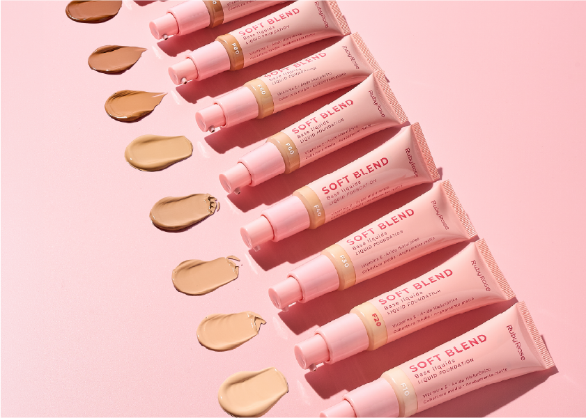 Se funde con tu piel y controla la grasa. ¡Tono unificado con la Base Soft Blend!