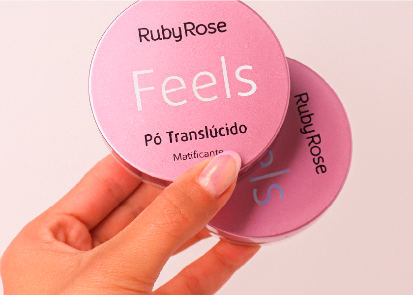 Sella tu look sin aportar color. ¡Piel libre de brillo con el Polvo Translúcido Feels!