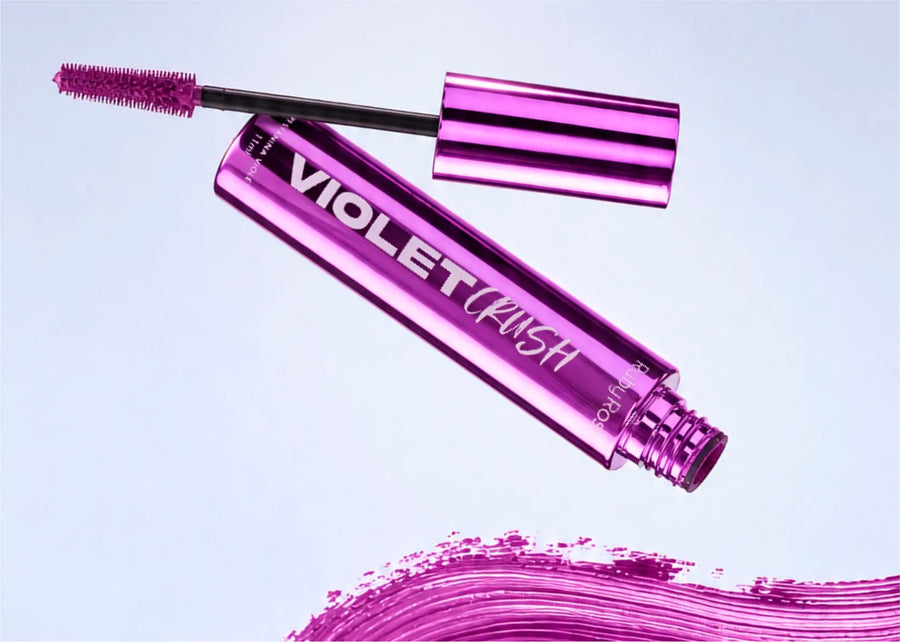 Un violeta intenso que ilumina tus ojos. ¡Protagoniza tu look con la Pestañina Violet Crush!